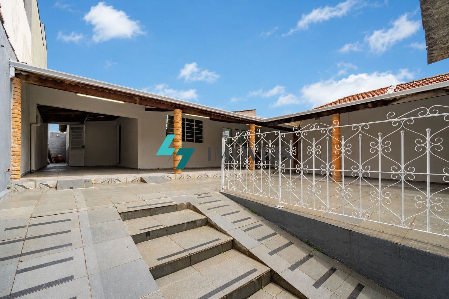 CASA TÉRREA A VENDA 245,00m² - 3 DORMS/1SUÍTE E SALÃO COMERCIAL - VILA RAMI - JUNDIAÍ - S.P.