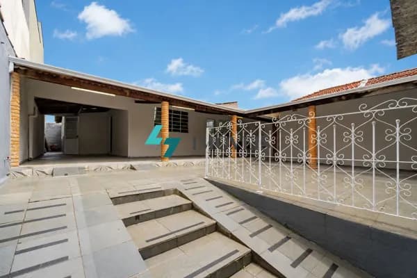 CASA TÉRREA A VENDA 245,00m² - 3 DORMS/1SUÍTE E SALÃO COMERCIAL - VILA RAMI - JUNDIAÍ - S.P.
