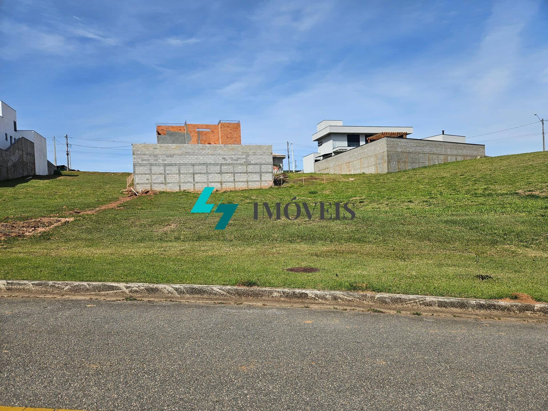LOTE A VENDA 545,00M² COM LEVE ACLIVE - RESERVA SANTA ISABEL - LOUVEIRA - S.P.