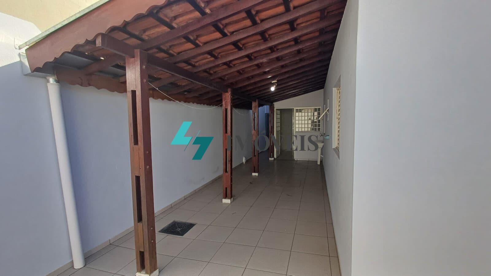 CASA TÉRREA A VENDA - 108M² - 2 DORMS/2 VAGAS - RES. JUNDIAÍ - S.P.