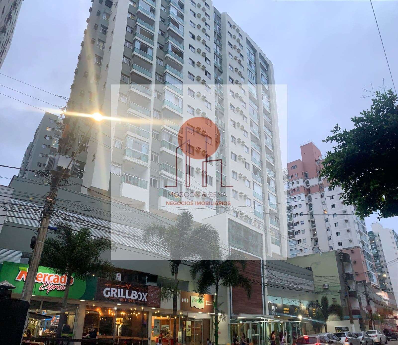 Excelente apartamento com 02 quartos, andar alto, na Praia de Itaparica