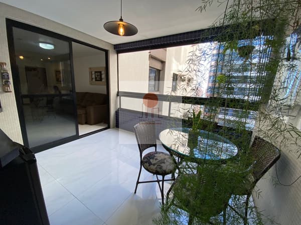 Apartamento 03 quartos entre o shopping e o mar em Praia da Costa.