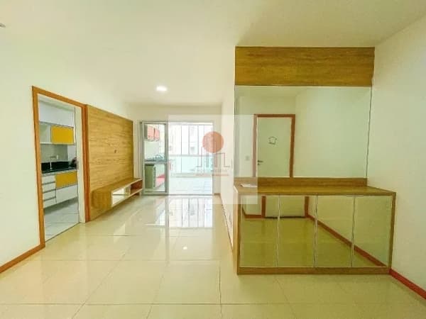 Excelente apartamento com 3 quartos, montado, na melhor localização de Itapuã, á poucos passos do mar.