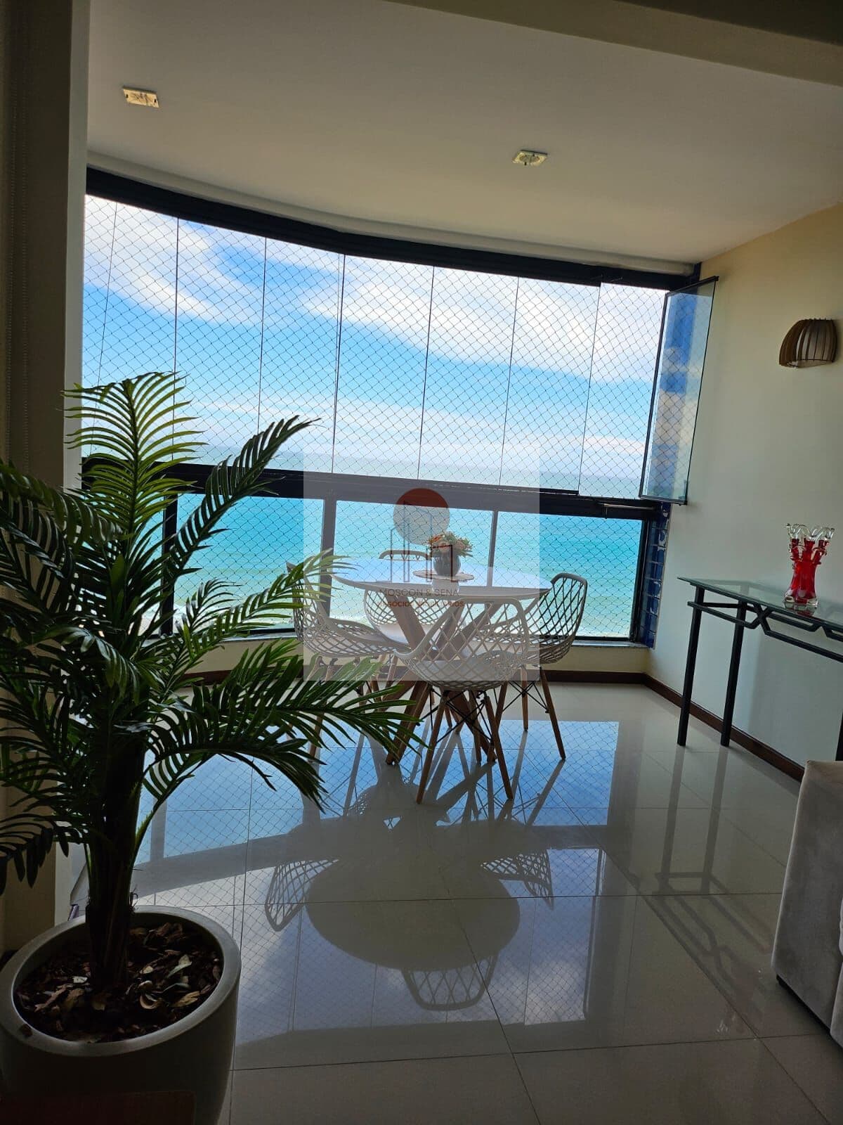 Excelente apartamento com 3 quartos, suíte, frente para o mar ,na Praia de Itaparica.