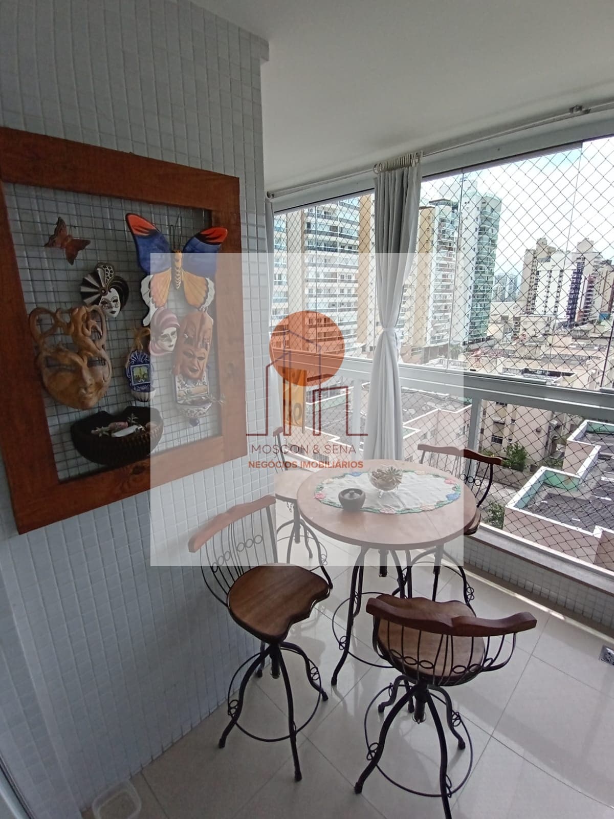 Excelente apartamento com 3 quartos/ suíte, na segunda quadra do mar em Itapuã!