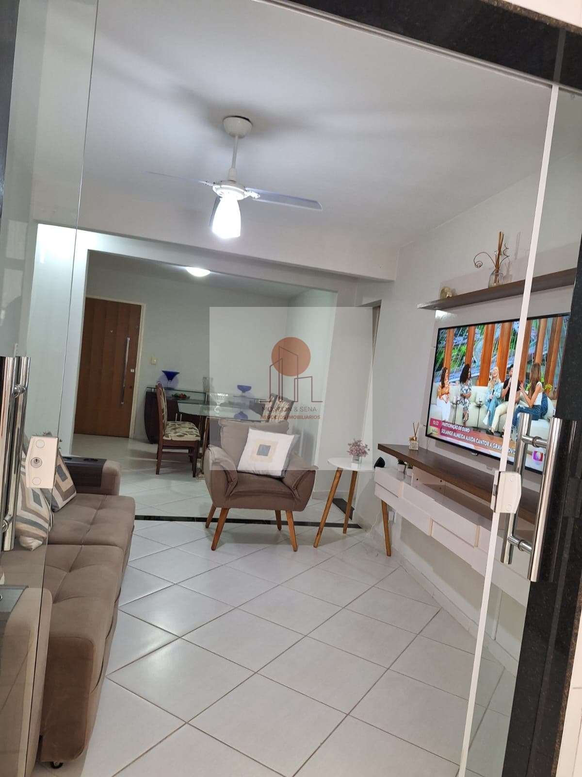 Amplo apartamento de 03 quartos a uma quadra da praia de Berverly Hills