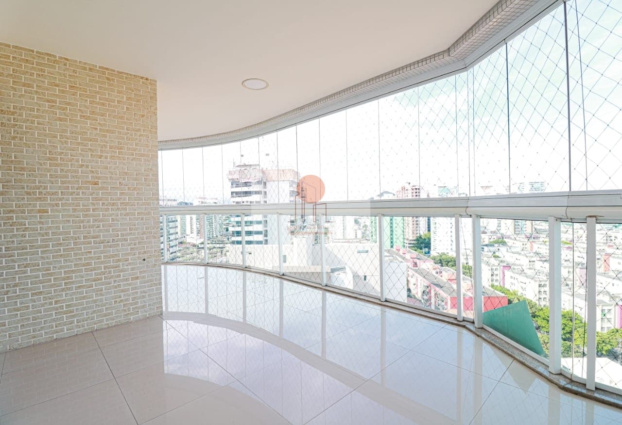 Excelente apartamento com 3 quartos/ 2 suítes na quadra do mar da Praia de Itapuã