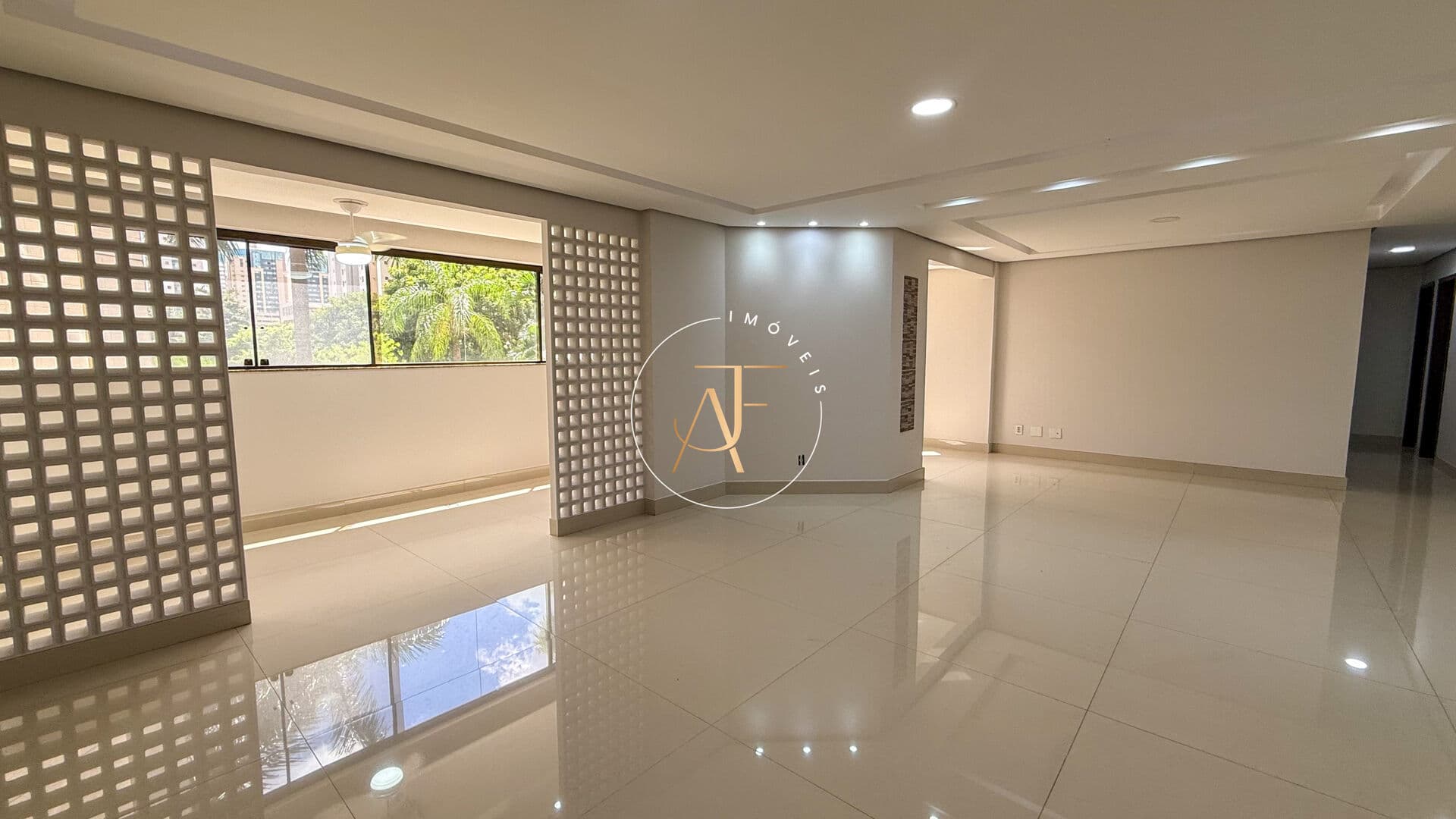 RESIDENCIAL FENIX - 4 QUARTOS - 1 SUÍTE - 181M - 3 VAGAS - 1º Andar - VISTA LIVRE
