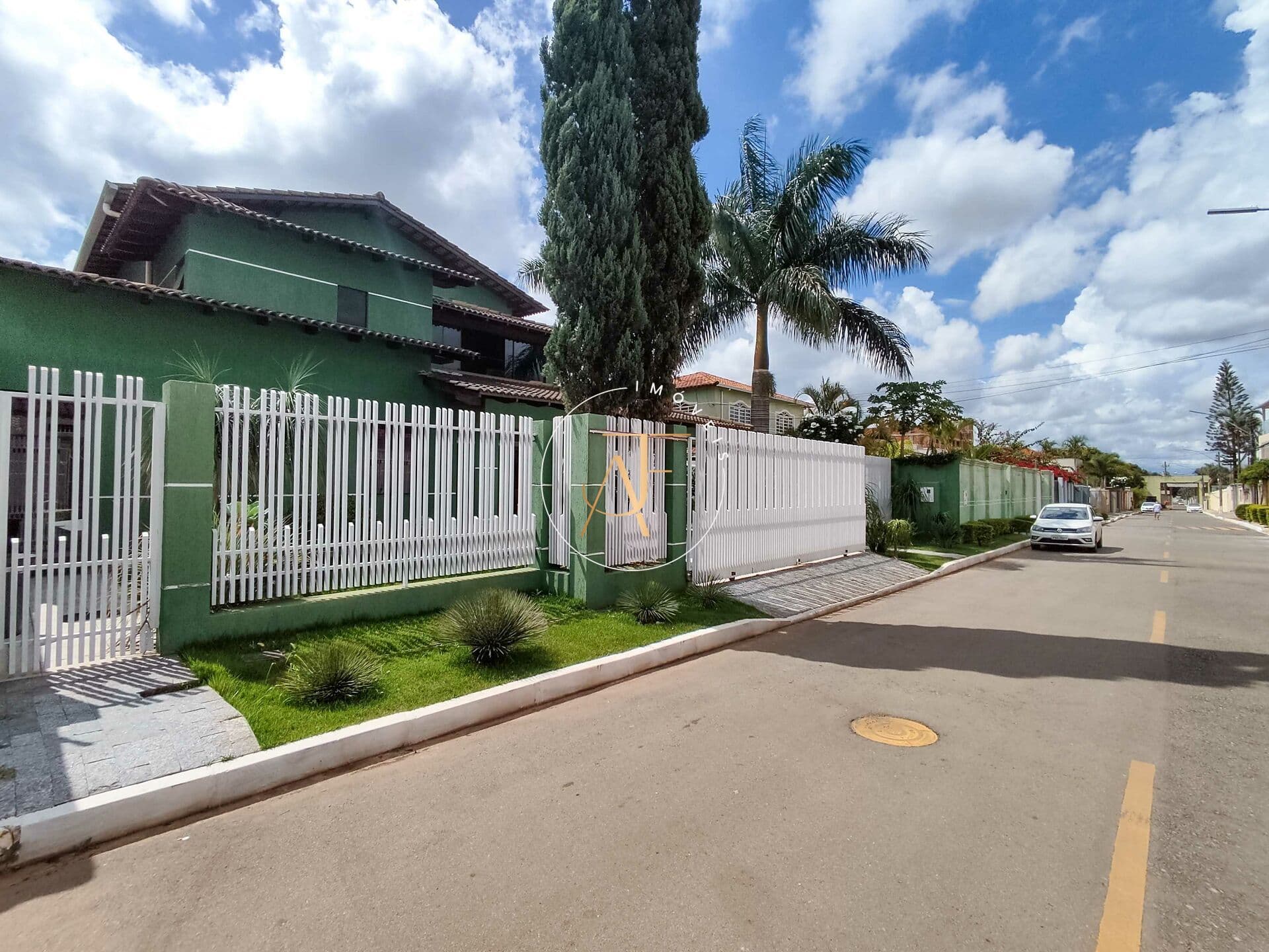 CASA EM VICENTE PIRES NA RUA 12 05 SUÍTES COM 02 CLOSET SENDO 1 MÁSTER