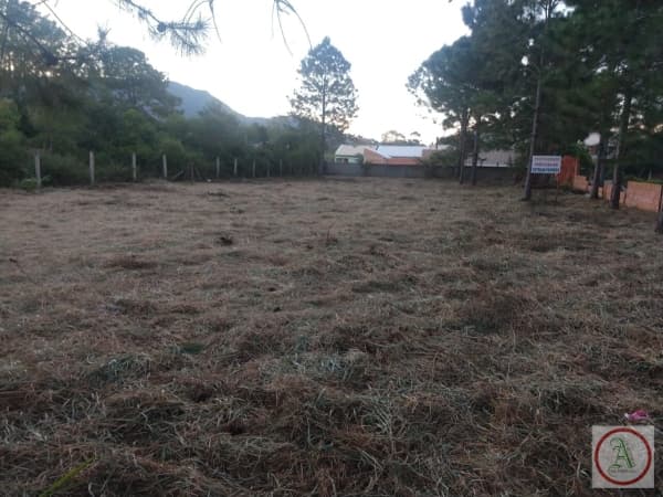 TERRENO 1 MIL METROS NO RIO VERMELHO.