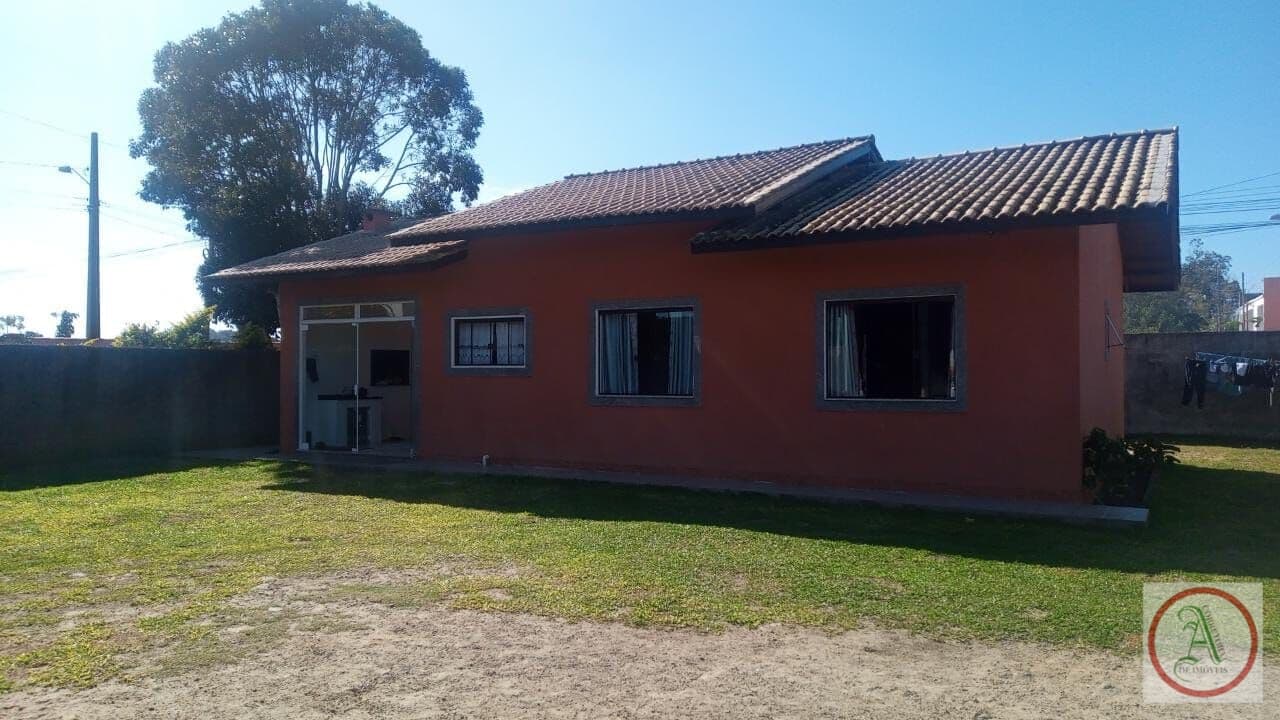 AMPLA CASA EM TERRENO 660M² RIO VERMELHO.
