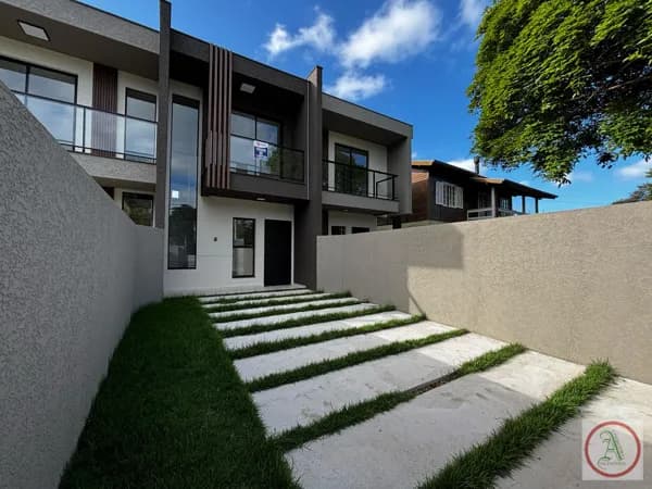 Sobrado em Florianópolis - São João do Rio Vermelho