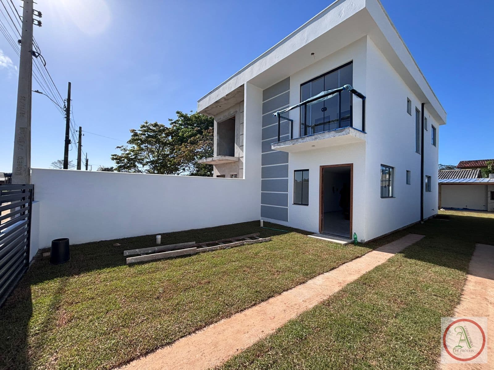 SOBRADO EM FASE FINAL OBRA NO RIO VERMELHO!!