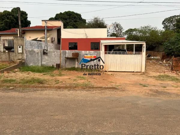 Vende-se Casa em Alvenaria Contendo 02 Dormitórios, com terreno medindo 400 m² escriturado e parcialmente murado Localizada no Bairro Jorge Teixeira em Colorado do Oeste/RO;