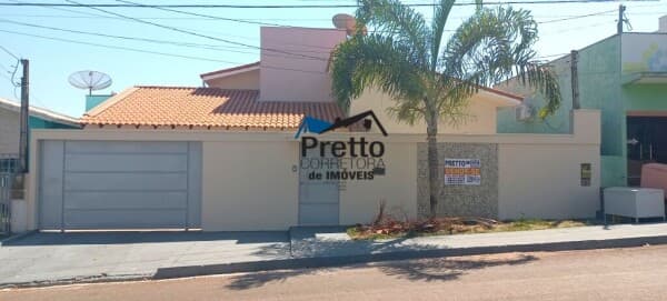 Vende-se Casa com 04 Dormitórios e Energia Solar Incluso Localizada no Centro de Colorado do Oeste/RO