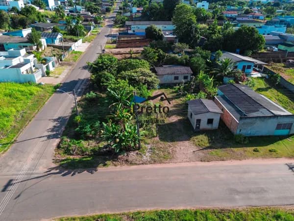 Vende-se Imóvel com Terreno inteiro e de Esquina no Centro de Colorado do Oeste/RO