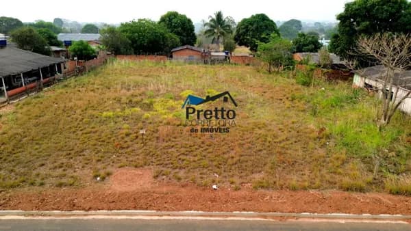 Vende-se Terreno, plano, sem Aterro situado no Bairro São José em Colorado do Oeste-RO.