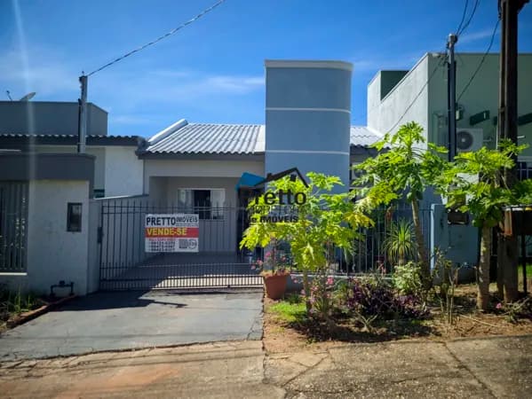 Vende-se Linda Casa em Alvenaria com moveis planejados e com Excelente Acabamento Localizada no Centro de Colorado