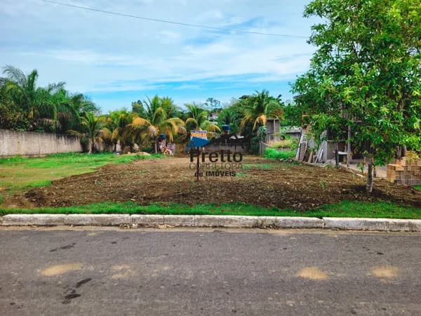 Vende-se Terreno Escriturado Localizado enfrente e Creche Pingo de Gente no Centro de Colorado do Oeste/RO
