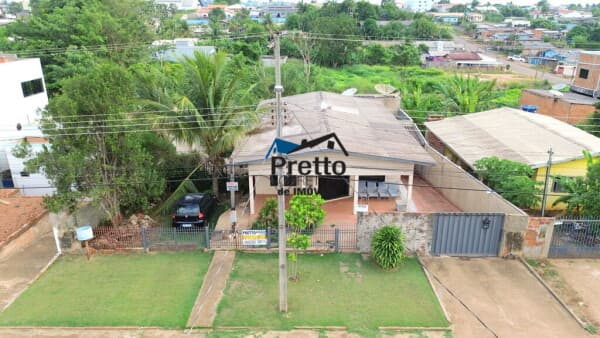 Vende-se Casa com Edícula Apta a Financiamento contendo 02 Pisos e terreno inteiro em Colorado do Oeste/RO