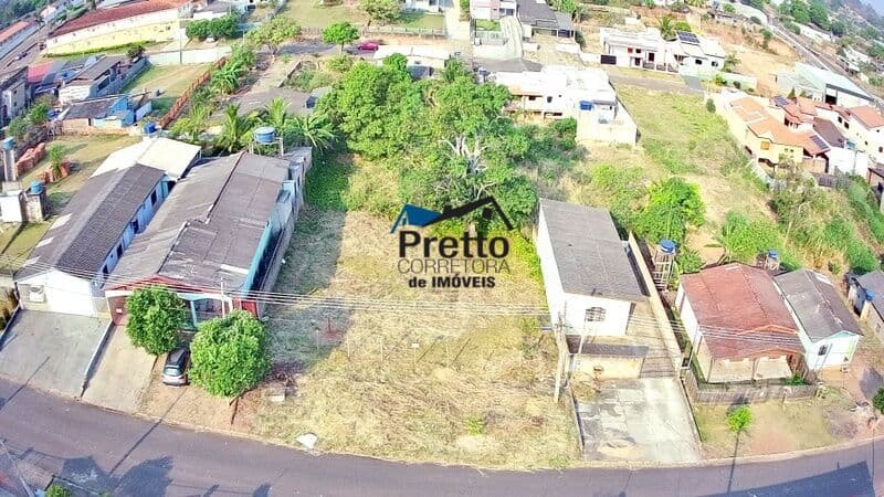 Vende-se Terreno Inteiro e Escriturado no Centro de Colorado do Oeste/RO