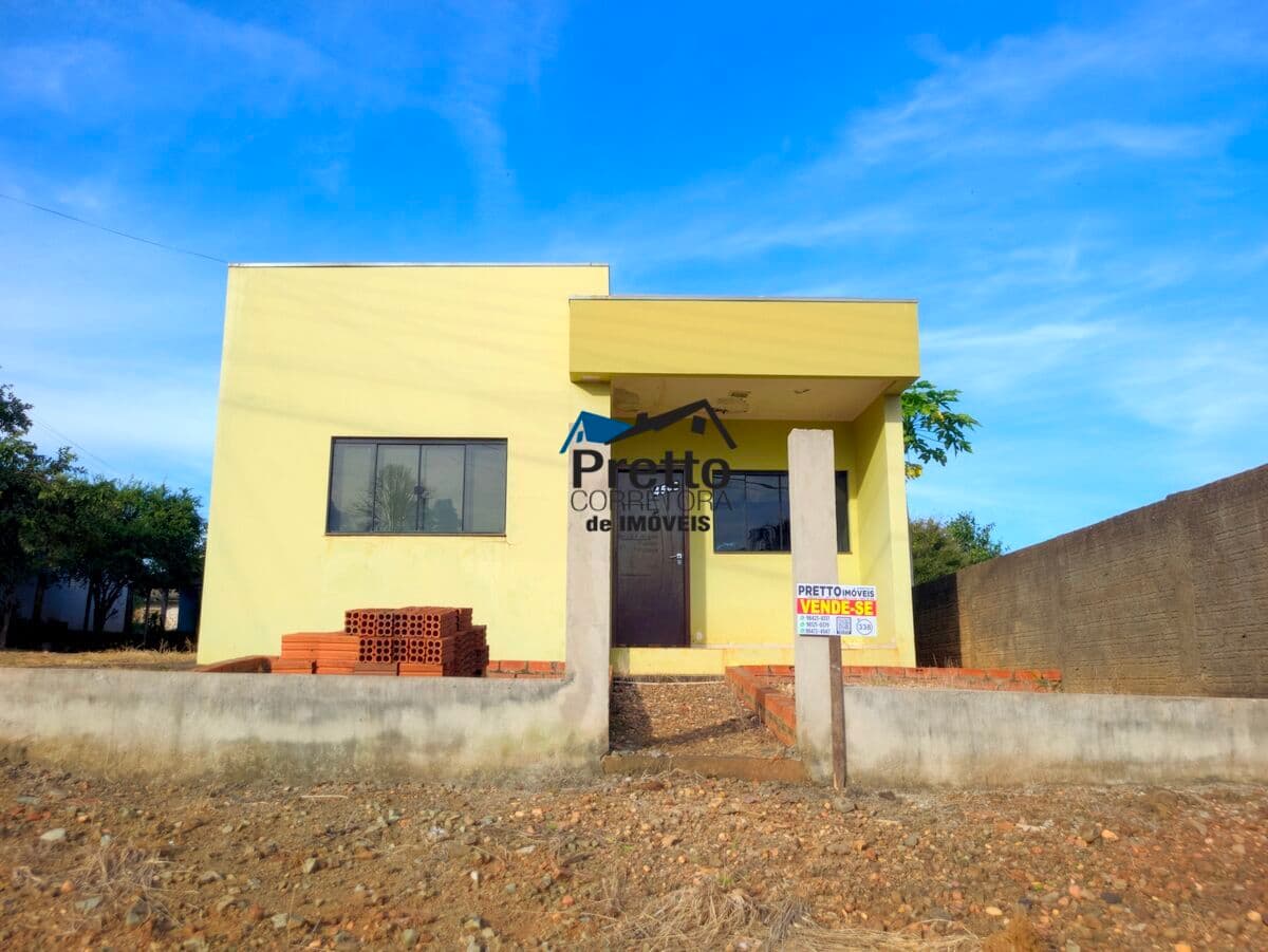 Imóvel contendo duas Casas e Com terreno Inteiro a venda em Colorado