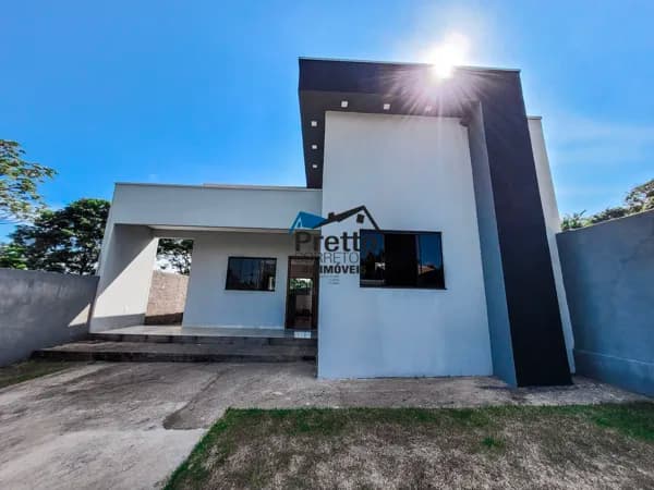 Vende-se Linda Casa Recém construída Apta a Financiamento com 03 Dormitório Localizada no bairro Cruzeiro em Colorado
