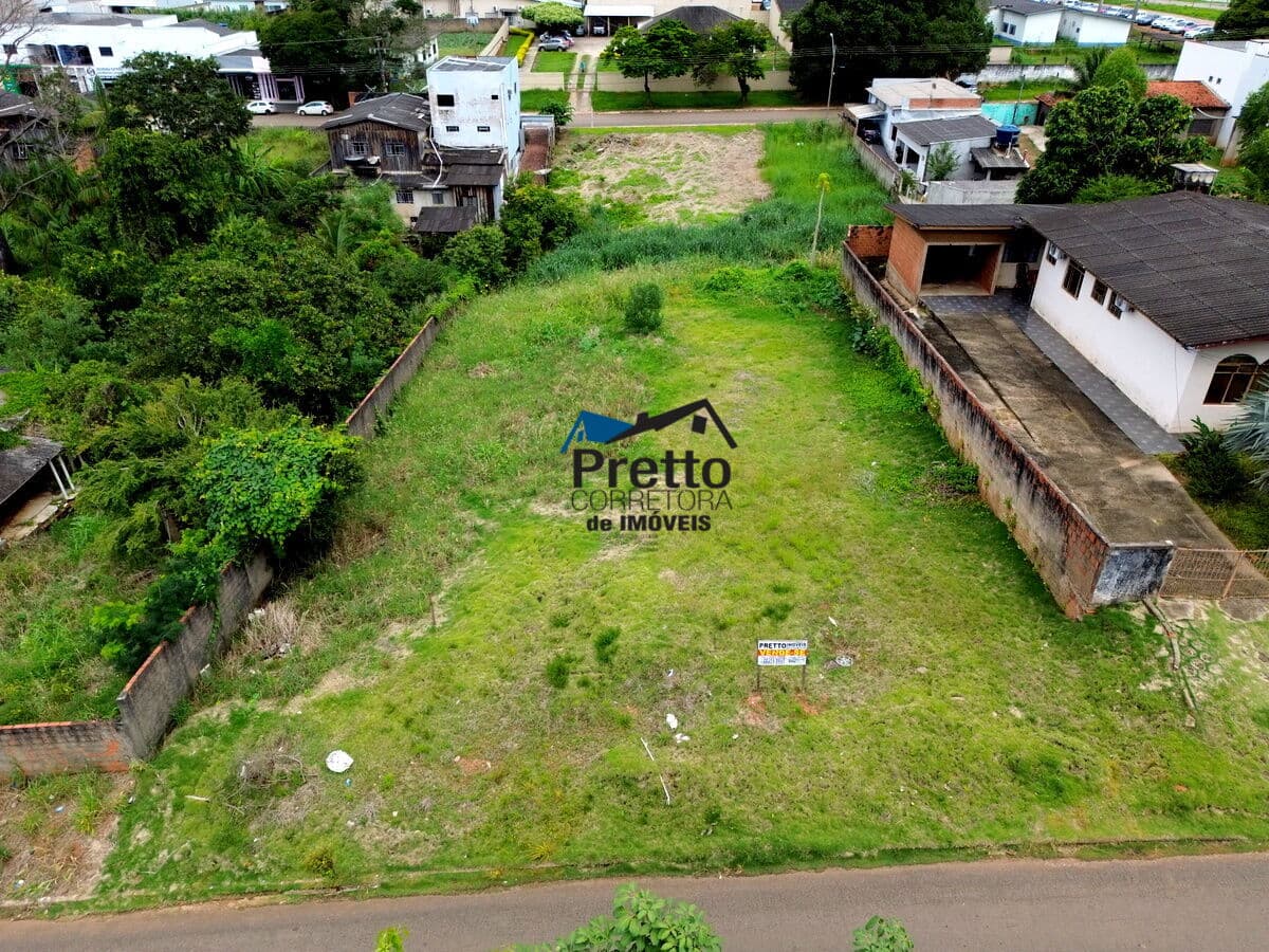 Vende-se terreno comercial e residencial escriturado Localizado no Centro de Colorado do Oeste/RO