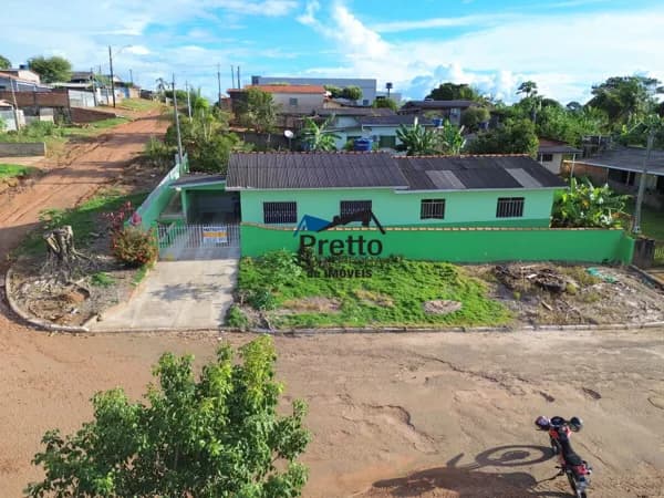 Vende-se Casa em Alvenaria contendo 03 Dormitórios e com terreno de Esquina Localizada no bairro Jo Sato em Colorado