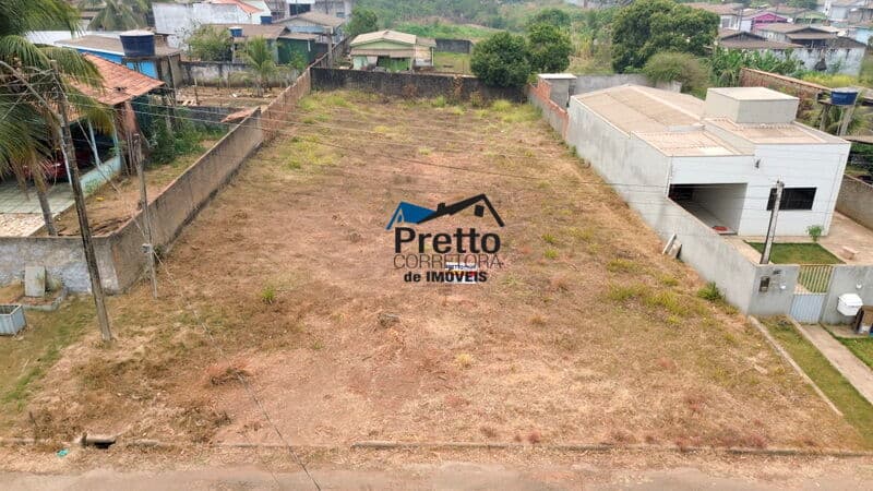 Vende-se Terreno inteiro, 100% Plano no nível da rua, com Área total de 775,13 m², com excelente localização no Bairro Santa Luzia em Colorado do Oeste/RO;