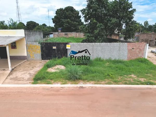 Terreno com 450 m², todo murado, no asfalto com excelente localização no Centro da Cidade de Pimenteiras/RO