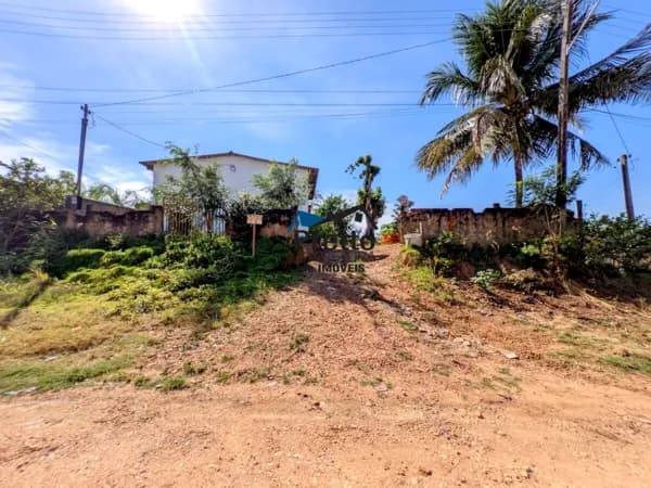 Vende-se Casa em Alvenaria contendo 02 Dormitórios e com terreno inteiro no bairro Mato Grosso em Colorado do Oeste/RO