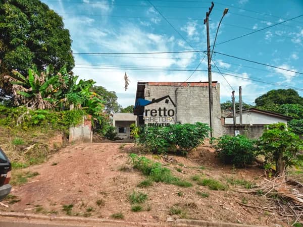 Vende-se Casa em alvenaria com Ponto comercial Localizado no bairro Santa Luzia em Colorado do Oeste/RO