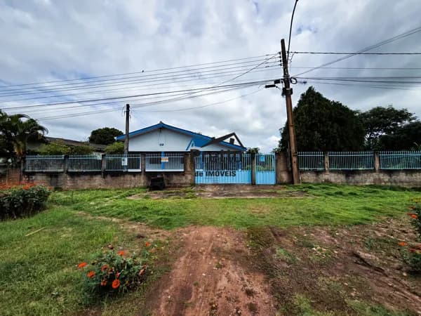 Vende-se Casa em Alvenaria com terreno inteiro e de Esquina Localizada no bairro Cruzeiro em Colorado do Oeste/RO