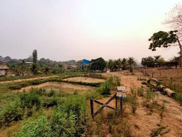Vende-se Terreno Inteiro, Próximo ao Asfalto medindo 800,00 m² no Bairro Mato Grosso de Colorado do Oeste-RO