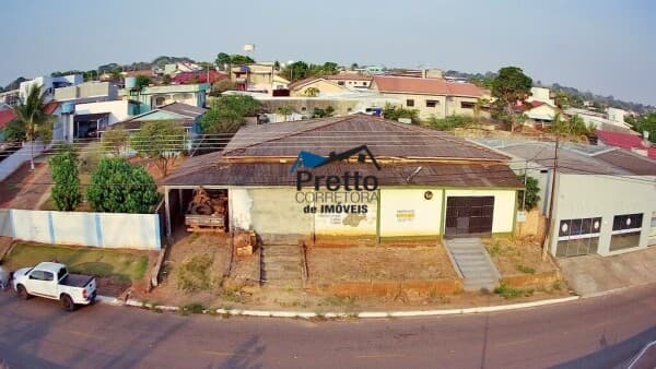 Vende-se Ponto Comercial Com Casa nos fundos Localizado no Centro de Colorado do Oeste/RO