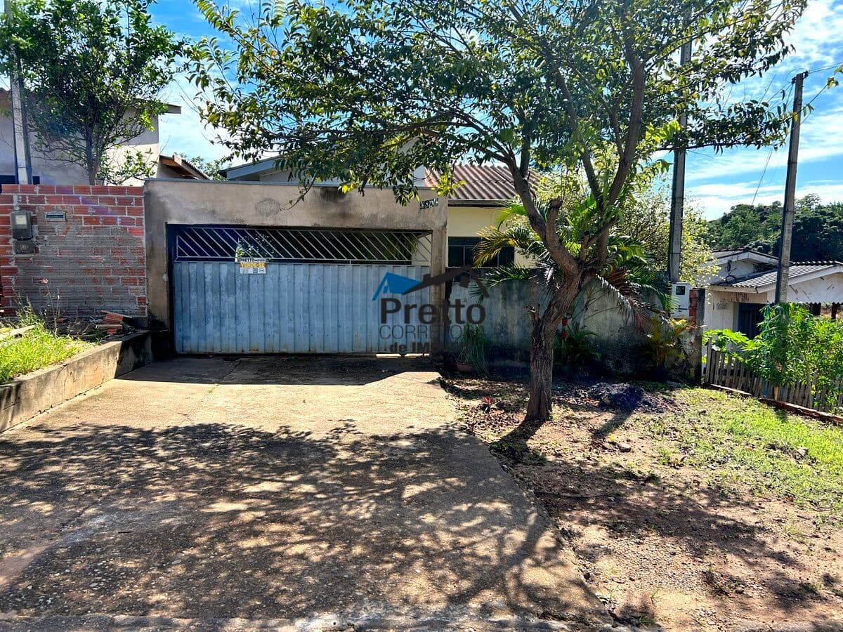 Vende-se Casa contendo 03 Dormitórios e com Terreno no Asfalto em Colorado do Oeste/RO