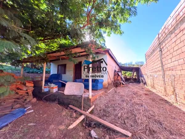 Vende-se Casa em Alvenaria contendo 03 Dormitórios Localizada no bairro Jô Sato em Colorado do Oeste/RO