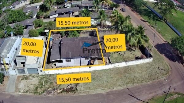 Vende-se Casa contendo 02 Quartos com terreno todo plano Localizada no Bairro Santa Luzia em Colorado do Oeste/RO