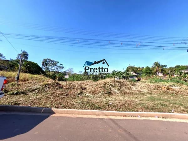 Vende-se Terreno inteiro e no Asfalto Localizado no bairro São José em Colorado do Oeste/RO