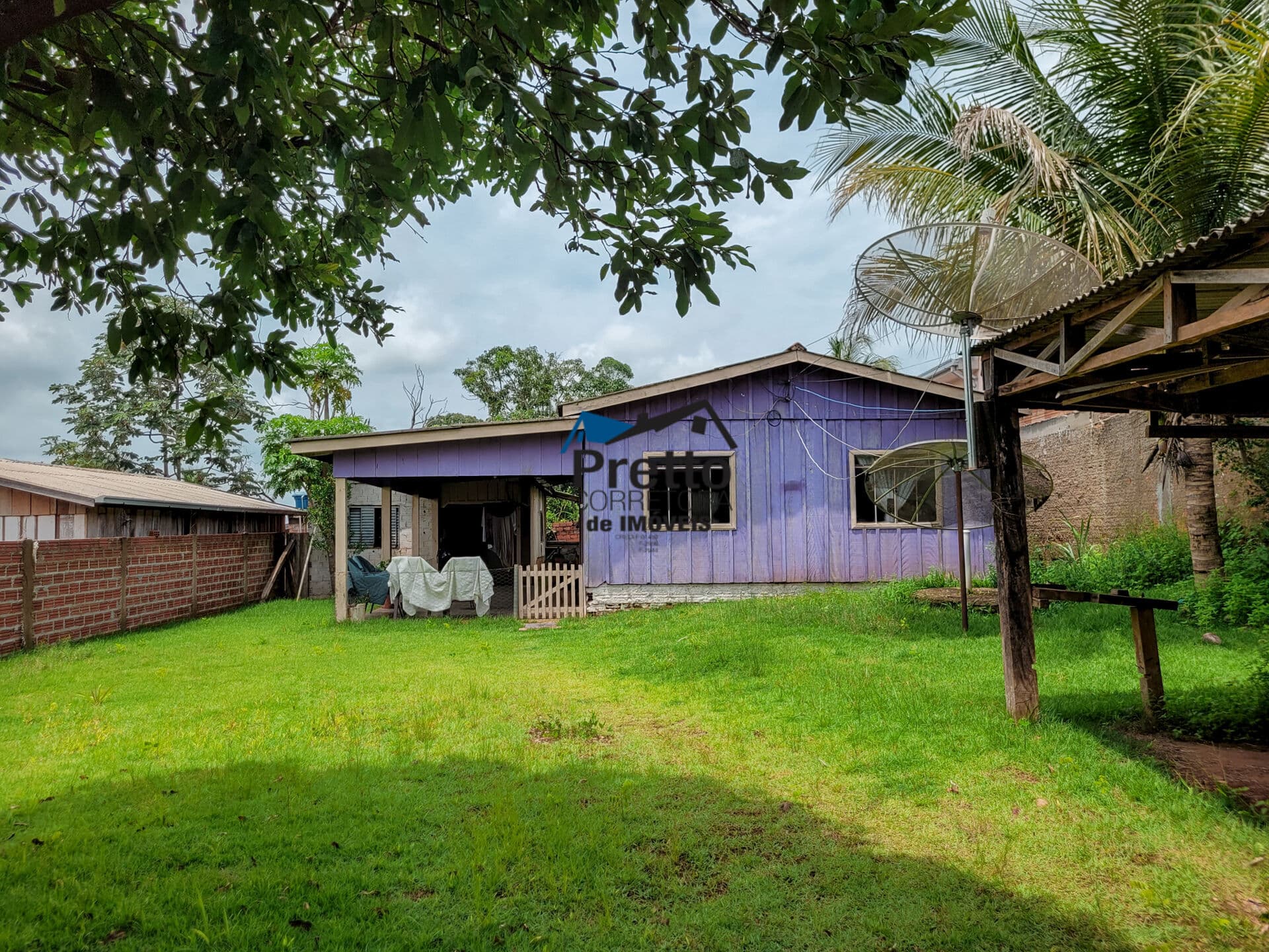 Vende-se Imóvel contendo duas casas Localizadas no bairro São José em Colorado do Oeste/RO