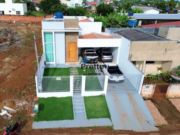 Vende-se Casa contendo 03 Dormitórios no centro de Colorado