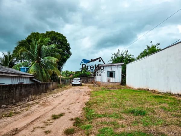 Vende-se Casa de Madeira com terreno 100% plano e no asfalto, com excelente localização no bairro Cruzeiro em Colorado