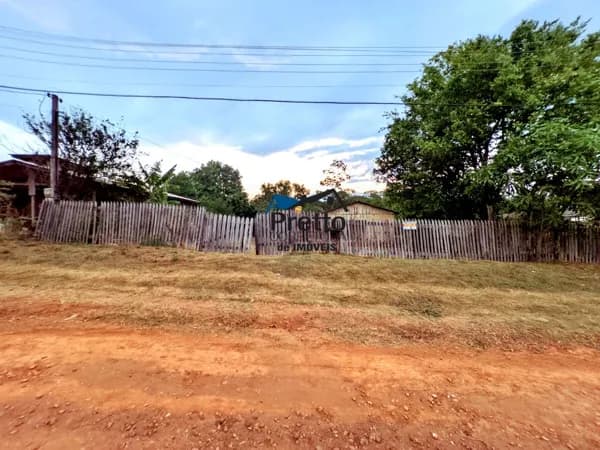 Vende-se Terreno todo plano Localizado próximo do Asfalto no bairro São José em Colorado do Oeste/RO