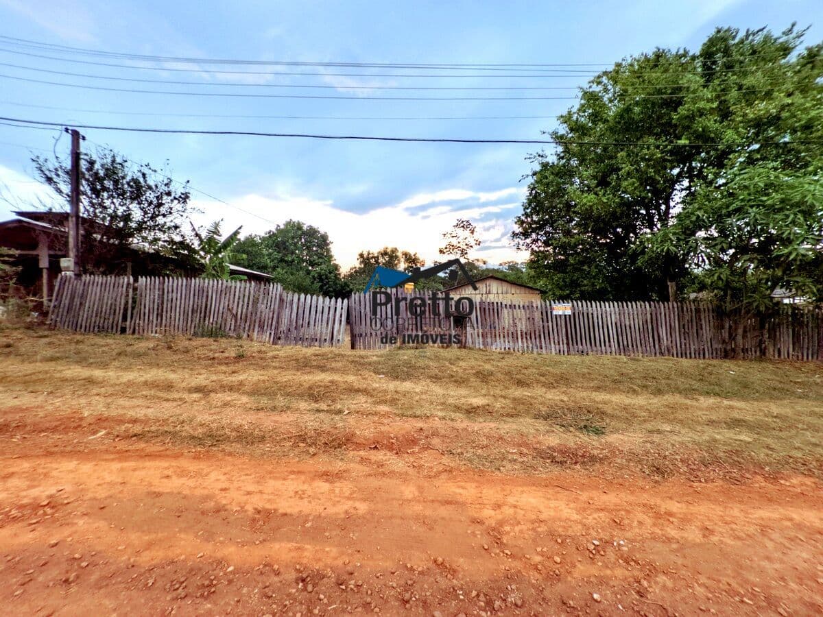 Vende-se Terreno todo plano Localizado próximo do Asfalto no bairro São José em Colorado do Oeste/RO