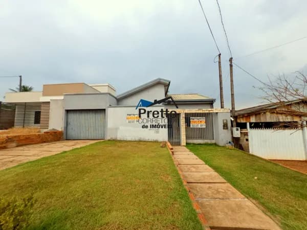 Vende-se Casa Linda Casa em Alvenaria com 03 Dormitórios e com Área Gourmet, no Centro de Colorado do Oeste/RO