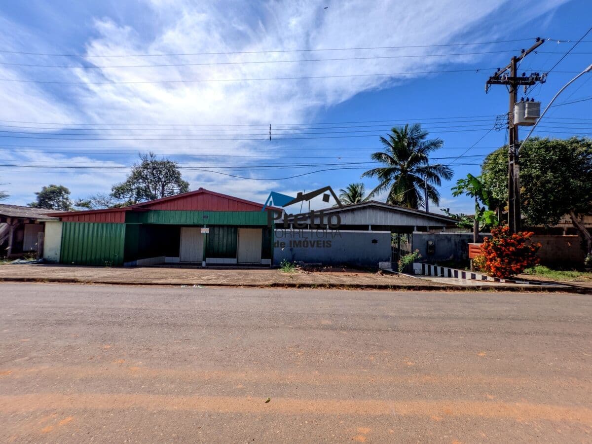 Casa com Ponto Comercial a Venda no Bairro São José em Colorado