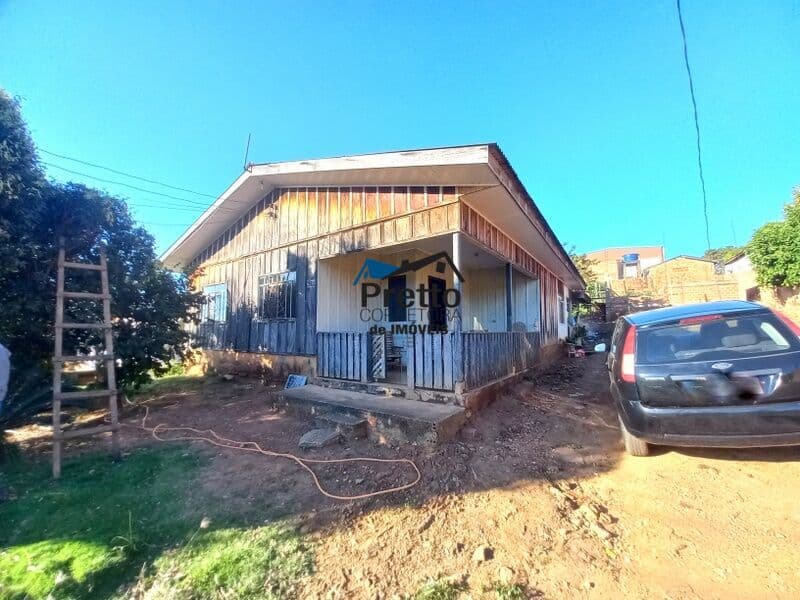 Casa de Madeira com 03 Dormitórios a venda no Bairro Minas Gerais em Colorado