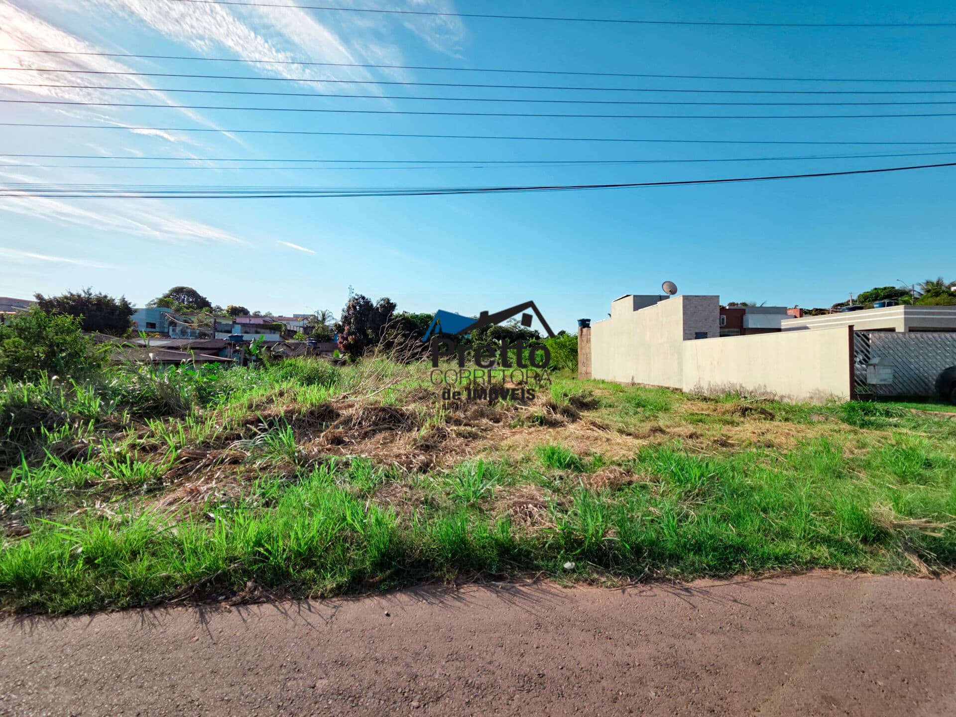 Vende-se terreno de Esquina Comercial/Residencial localizado no bairro Jorge Teixeira em Colorado