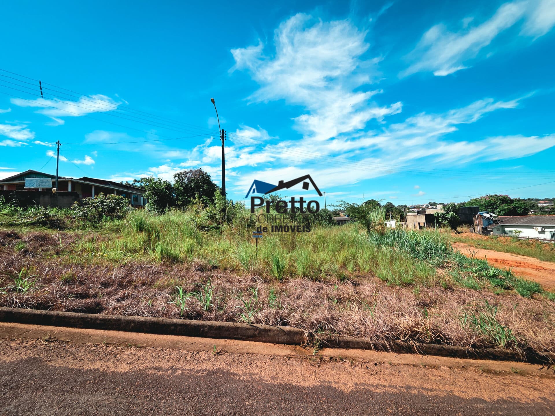 Vende-se terreno de esquina Comercial/Residencial com preço acessível localizado no bairro Jorge Teixeira em Colorado